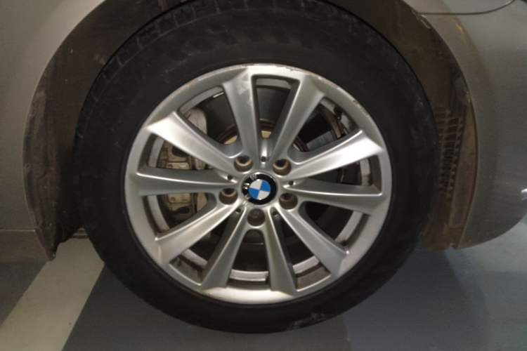 Used BMW 5 Series 2013 530Li Leading Model Right Front Wheel Hub