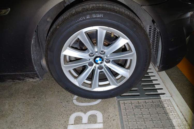 Used BMW 5 Series 2013 525Li Leading Model Right Front Wheel Hub