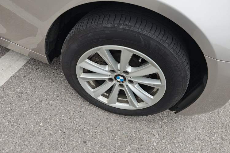 Used BMW 5 Series 2013 525Li Luxury Model Right Front Wheel Hub
