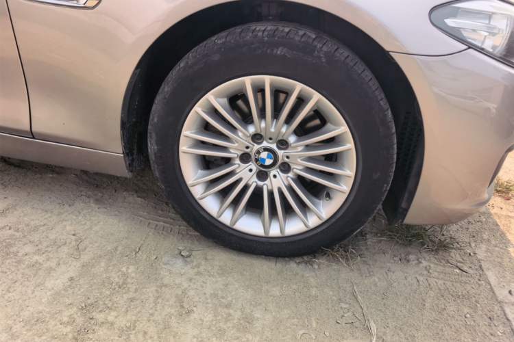 Used BMW 5 Series 2013 525Li Leading Model Right Front Wheel Hub