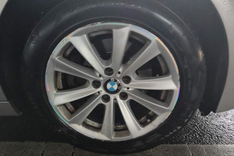 Used BMW 5 Series 2013 520Li Elegant Edition Right Front Wheel Hub