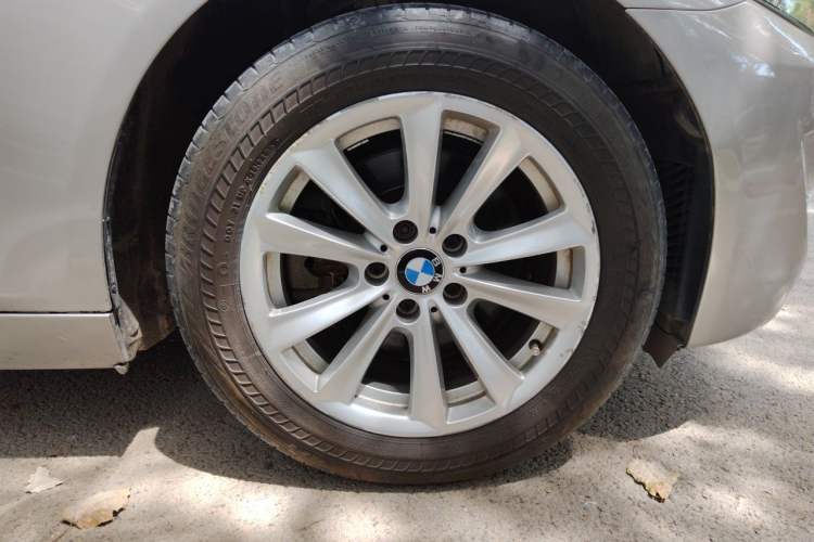 Used BMW 5 Series 2013 525Li Leading Model Right Front Wheel Hub