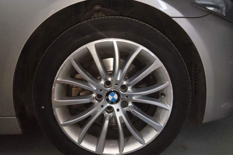 Used BMW 5 Series 2013 525Li Zhuole Edition Right Front Wheel Hub