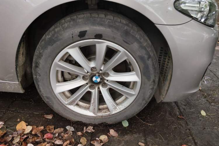 Used BMW 5 Series 2013 520Li Elegant Edition Right Front Wheel Hub