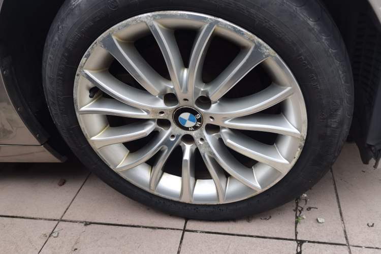 Used BMW 5 Series 2013 525Li Leading Model Right Front Wheel Hub