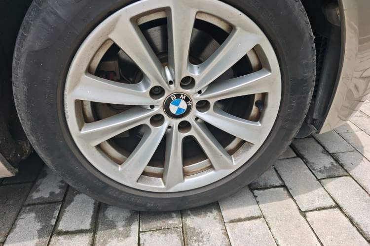 Used BMW 5 Series 2013 525Li Leading Model Right Front Wheel Hub