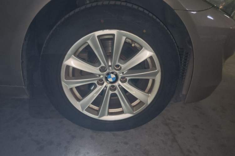 Used BMW 5 Series 2013 525Li Luxury Model Right Front Wheel Hub