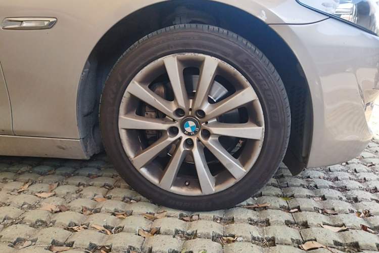 Used BMW 5 Series 2013 530Li Leading Model Right Front Wheel Hub