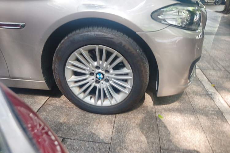 Used BMW 5 Series 2013 525Li Leading Model Right Front Wheel Hub
