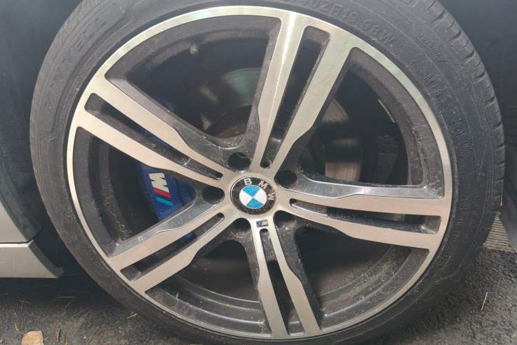 Used BMW 5 Series 2013 525Li Luxury Model Right Front Wheel Hub
