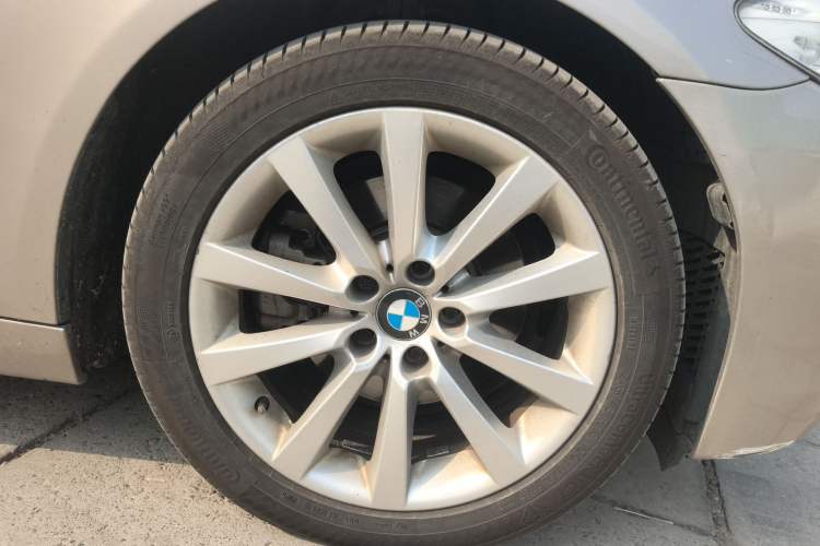 Used BMW 5 Series 2013 530Li Luxury Model Right Front Wheel Hub