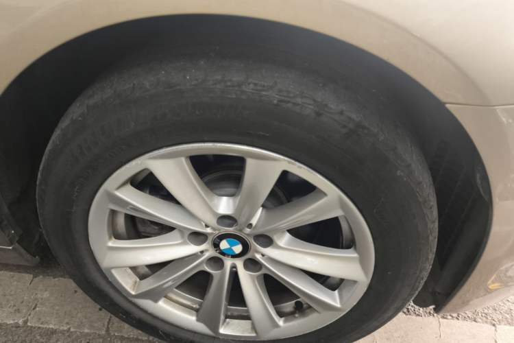 Used BMW 5 Series 2013 525Li Leading Model Right Front Wheel Hub