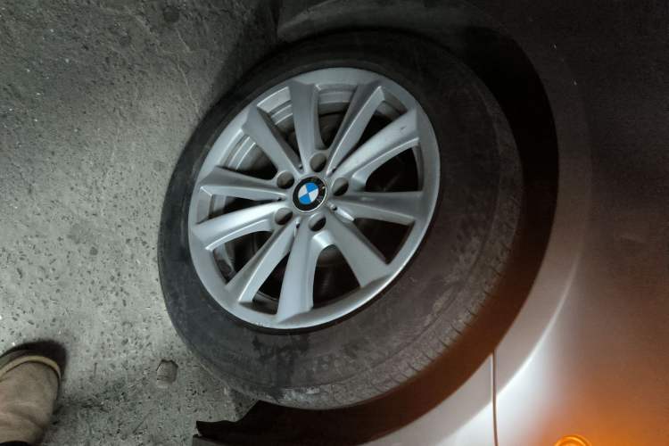 Used BMW 5 Series 2013 520Li Elegant Edition Right Front Wheel Hub