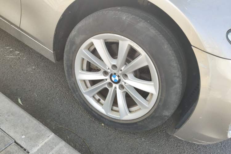 Used BMW 5 Series 2013 525Li Luxury Model Right Front Wheel Hub