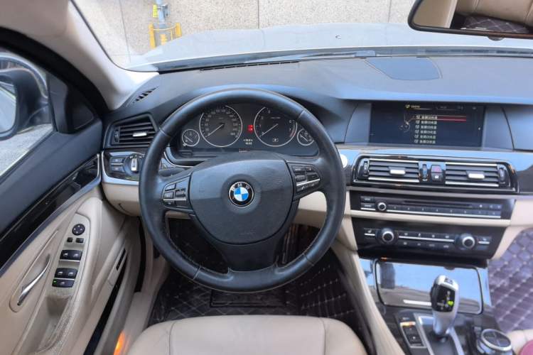 Used BMW 5 Series 2013 530Li Leading Model Steering Wheel