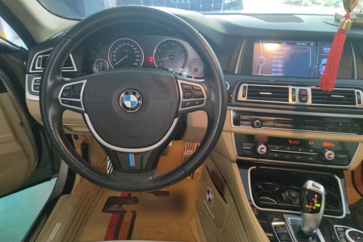 Used BMW 5 Series 2013 520Li Elegant Edition Steering Wheel