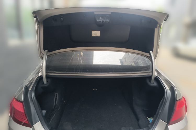 Used BMW 5 Series 2013 525Li Leading Model Trunk