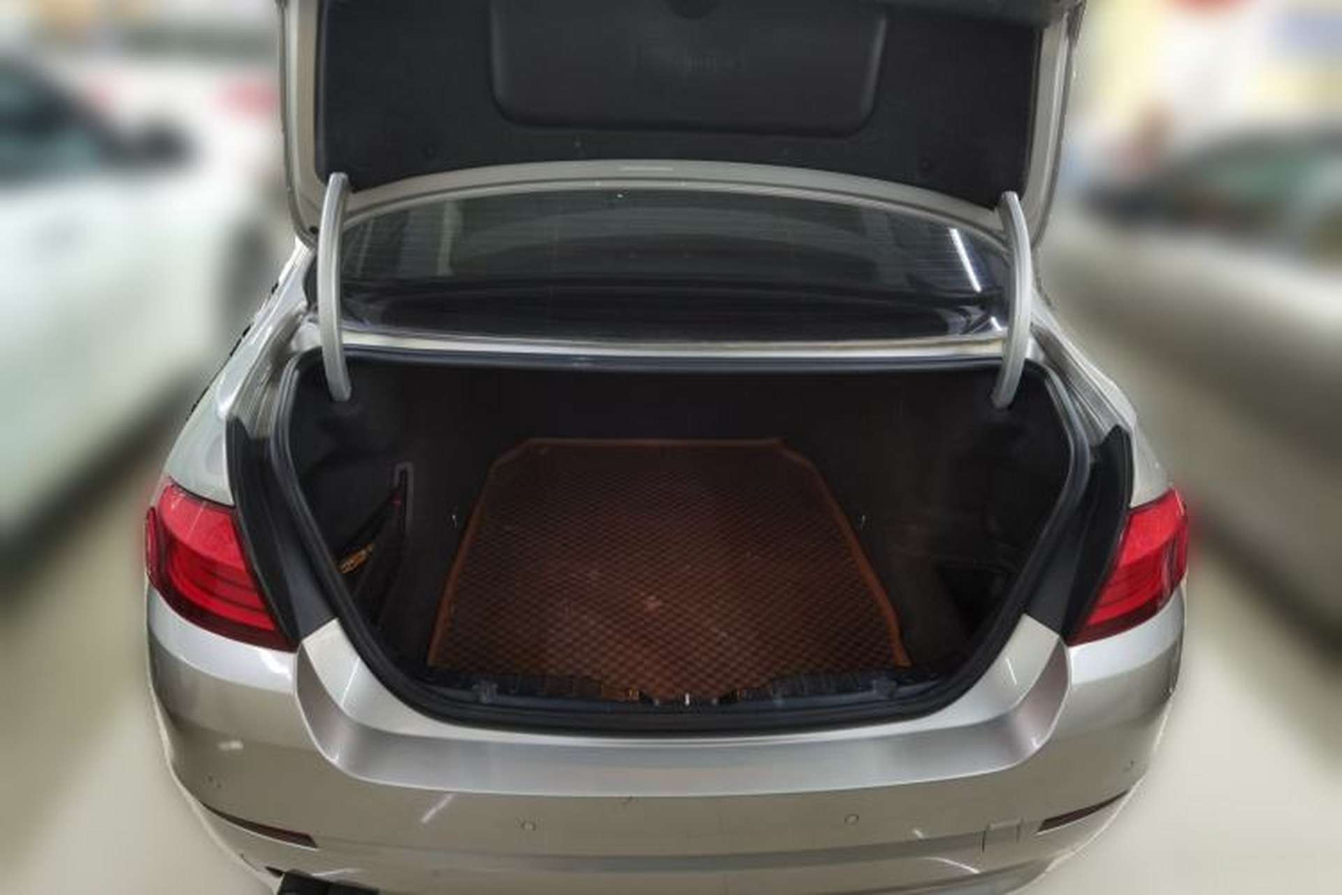 Used BMW 5 Series 2013 525Li Leading Model Trunk