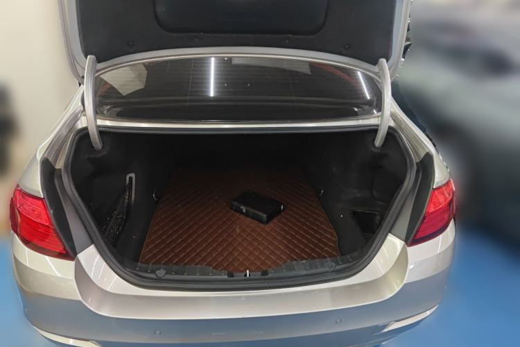 Used BMW 5 Series 2013 530Li Leading Model Trunk