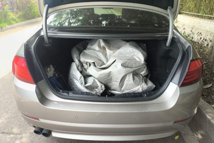 Used BMW 5 Series 2013 525Li Leading Model Trunk