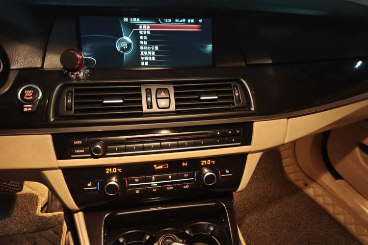 Used BMW 5 Series 2013 525Li Luxury Model Audio And AC Panel