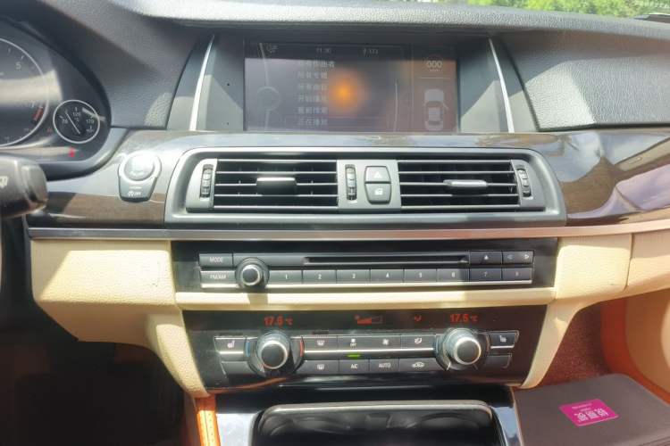 Used BMW 5 Series 2013 525Li Leading Model Audio And AC Panel