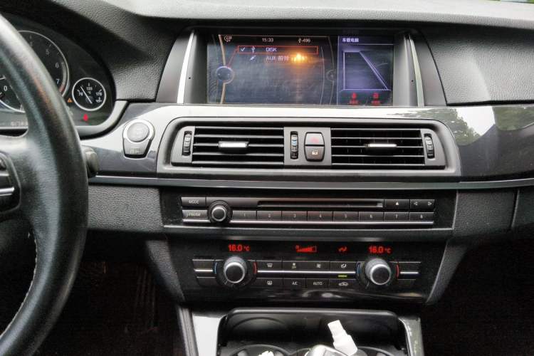 Used BMW 5 Series 2013 520Li Elegant Edition Audio And AC Panel