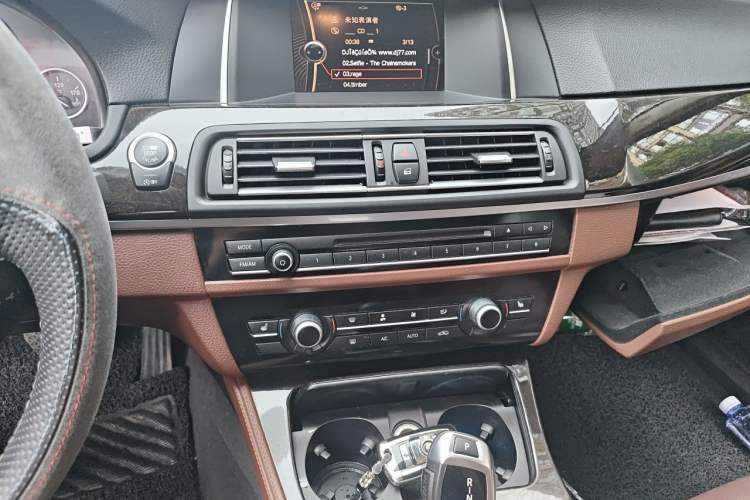 Used BMW 5 Series 2013 525Li Leading Model Audio And AC Panel
