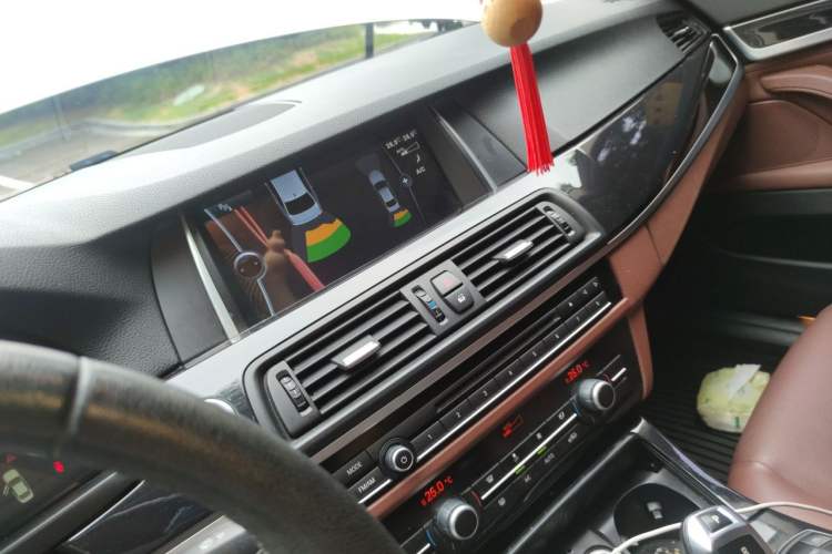 Used BMW 5 Series 2013 520i Elegant Edition Audio And AC Panel