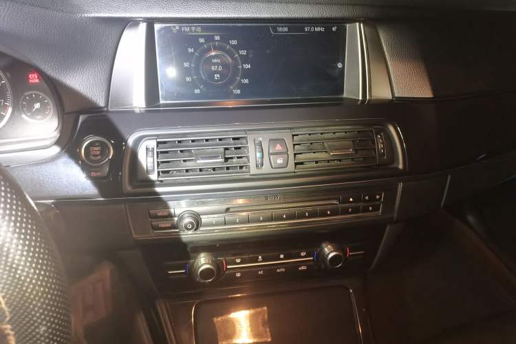 Used BMW 5 Series 2013 520Li Elegant Edition Audio And AC Panel