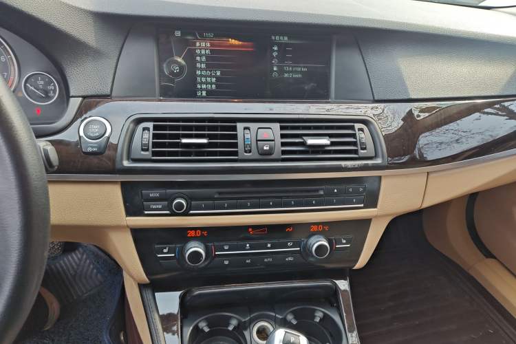 Used BMW 5 Series 2013 525Li Luxury Model Audio And AC Panel
