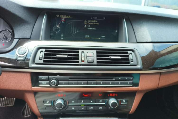 Used BMW 5 Series 2013 530Li Leading Model Audio And AC Panel
