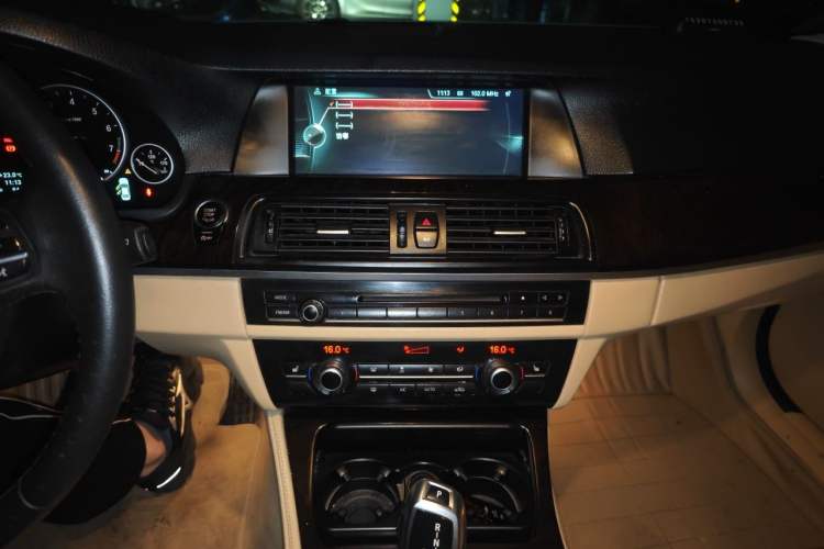 Used BMW 5 Series 2013 525Li Luxury Model Audio And AC Panel