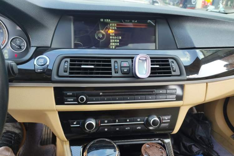 Used BMW 5 Series 2013 525Li Luxury Model Audio And AC Panel