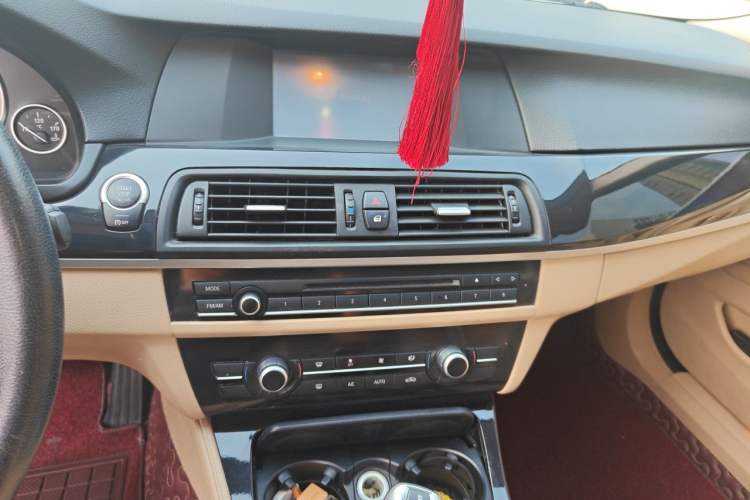 Used BMW 5 Series 2013 520Li Elegant Edition Audio And AC Panel