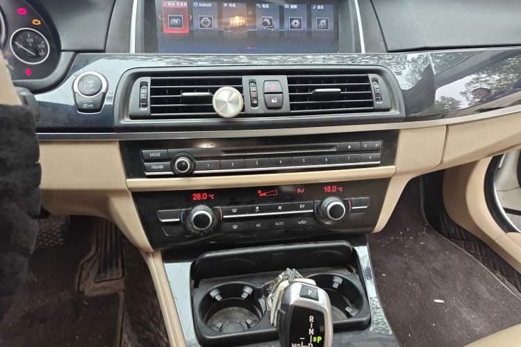 Used BMW 5 Series 2013 520Li Elegant Edition Audio And AC Panel