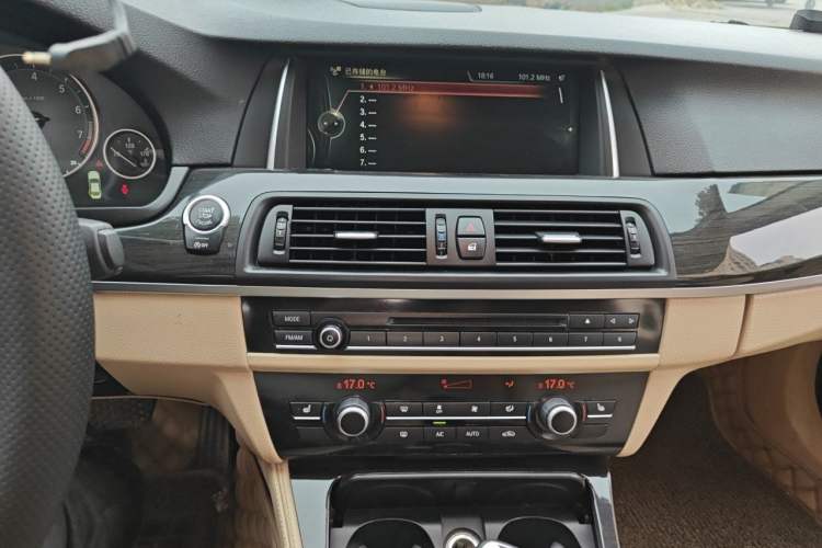 Used BMW 5 Series 2013 525Li Luxury Model Audio And AC Panel