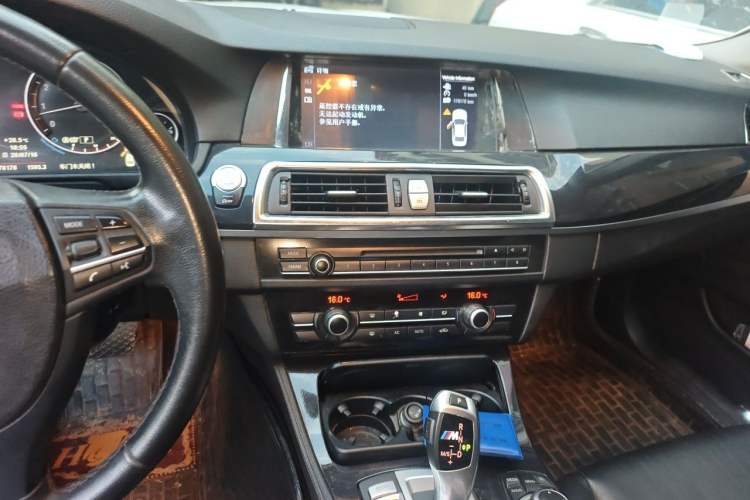 Used BMW 5 Series 2013 520Li Elegant Edition Audio And AC Panel