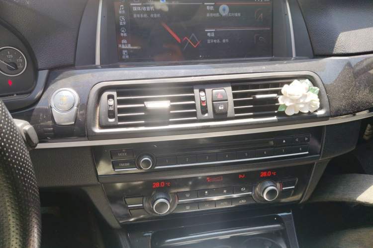 Used BMW 5 Series 2013 520Li Elegant Edition Audio And AC Panel