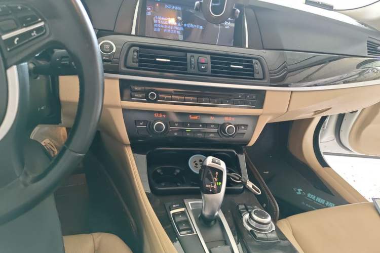 Used BMW 5 Series 2013 525Li Luxury Model Audio And AC Panel
