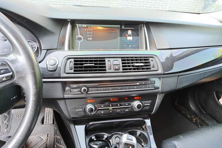 Used BMW 5 Series 2013 520Li Elegant Edition Audio And AC Panel