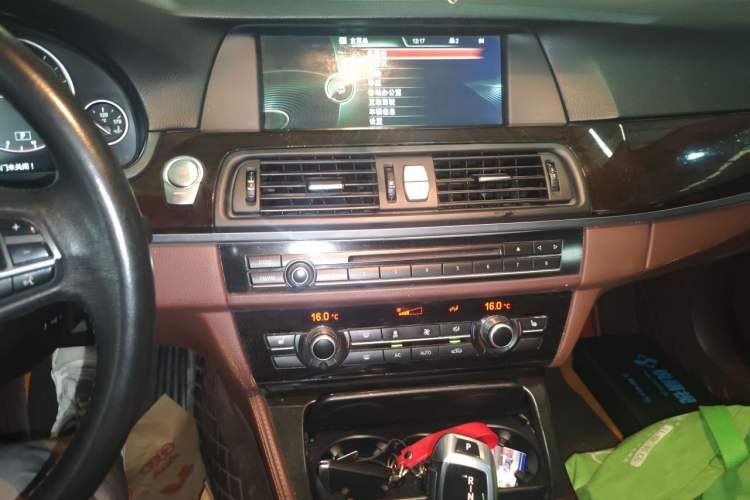 Used BMW 5 Series 2013 525Li Luxury Model Audio And AC Panel