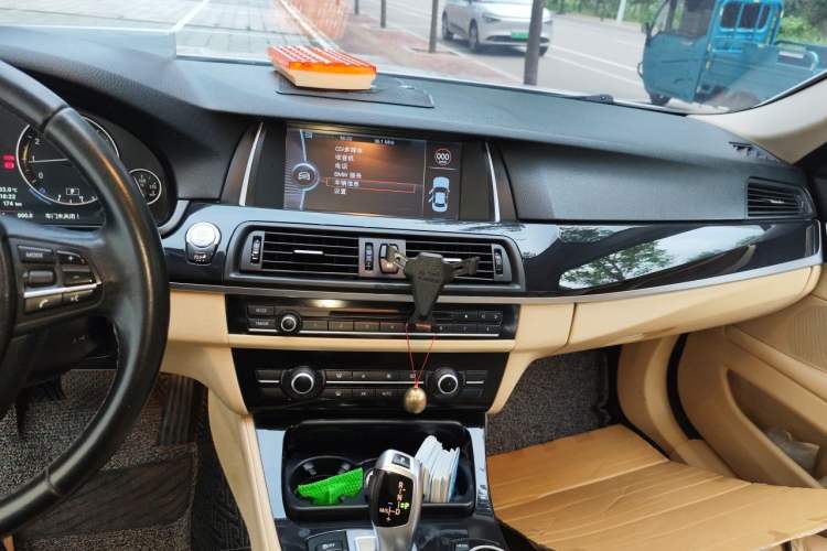 Used BMW 5 Series 2013 520Li Elegant Edition Audio And AC Panel