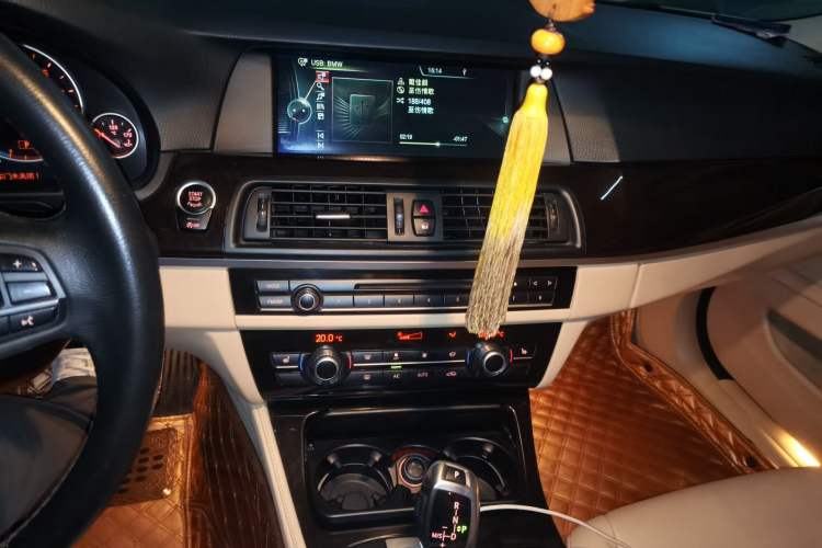 Used BMW 5 Series 2013 525Li Luxury Model Audio And AC Panel
