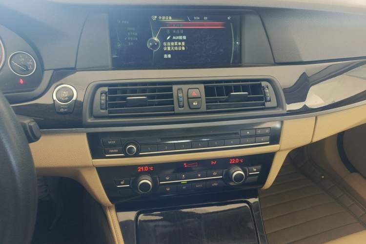 Used BMW 5 Series 2013 525Li Luxury Model Audio And AC Panel
