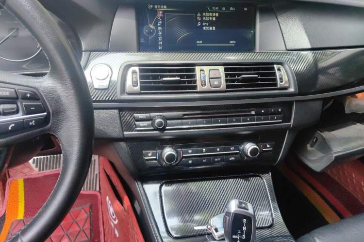 Used BMW 5 Series 2013 525Li Luxury Model Audio And AC Panel