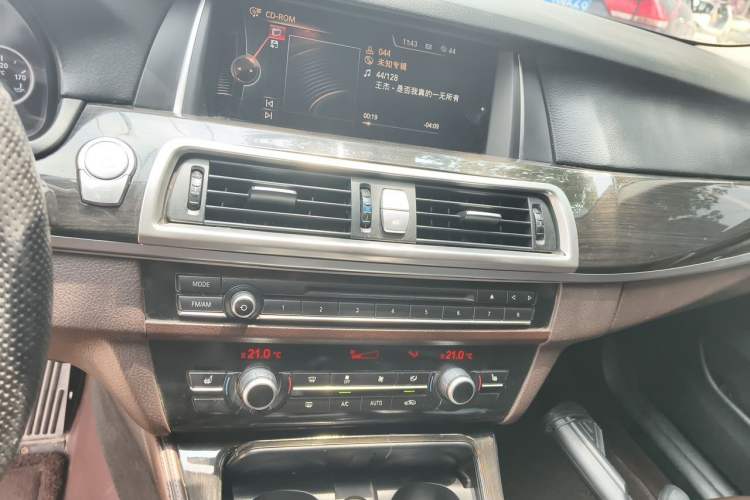 Used BMW 5 Series 2013 525Li Luxury Model Audio And AC Panel