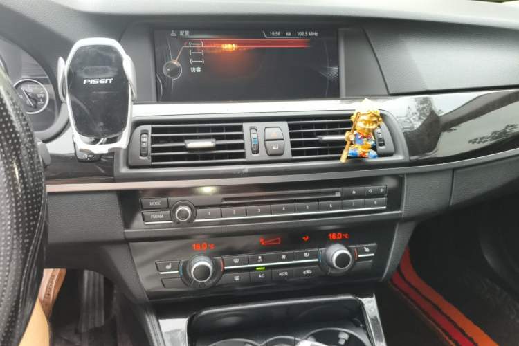 Used BMW 5 Series 2013 525Li Luxury Model Audio And AC Panel