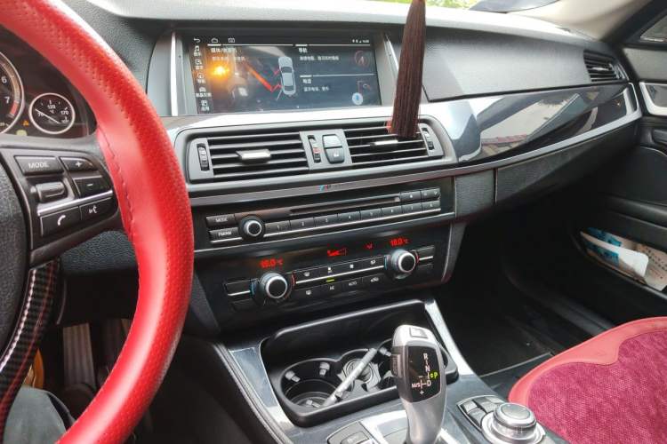Used BMW 5 Series 2013 520Li Elegant Edition Audio And AC Panel