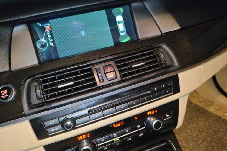 Used BMW 5 Series 2013 530Li Leading Model Audio And AC Panel